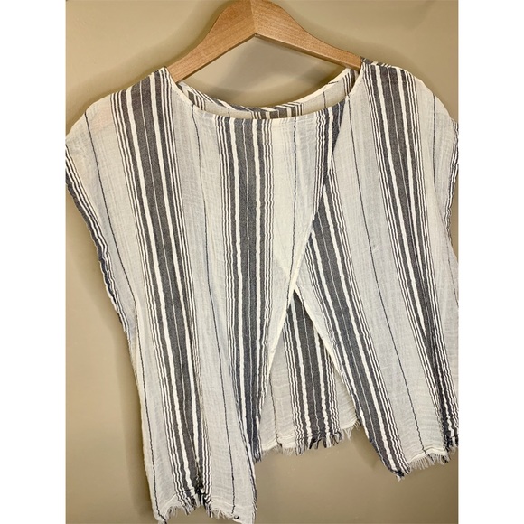 Grey and white top - Picture 2 of 3